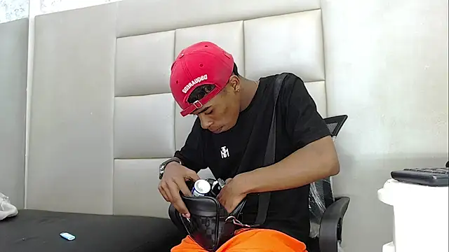 TonnyMarck online show from February 2026 03:00:02 AM