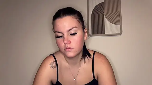 kiaraaaa75 online show from February 2026 06:24:02 PM