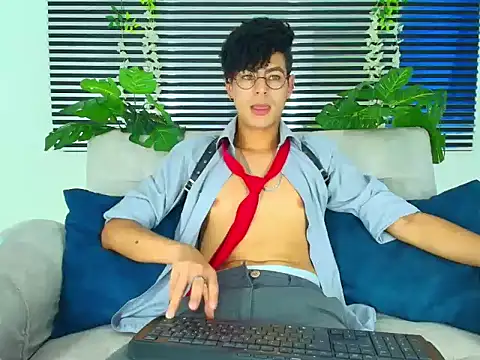 ThiiagoSaeenz online show from February 2026 04:01:01 PM