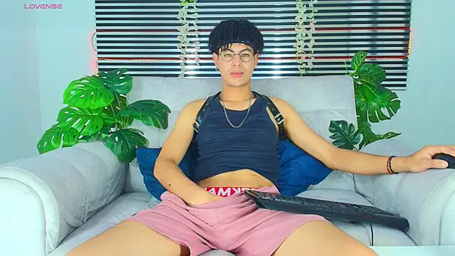 ThiiagoSaeenz online show from April 2026 05:28:01 PM