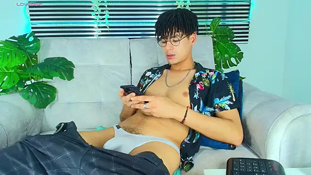 ThiiagoSaeenz online show from April 2026 03:42:01 AM