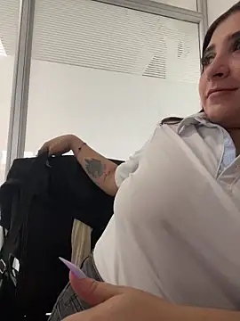 Nahomy Benett online show from March 2026 12:01:01 PM