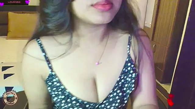 Yara-143 online show from June 2026 06:47:01 PM