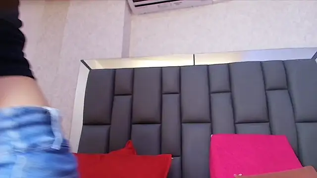 melany roberts  online show from April 2026 03:09:02 AM