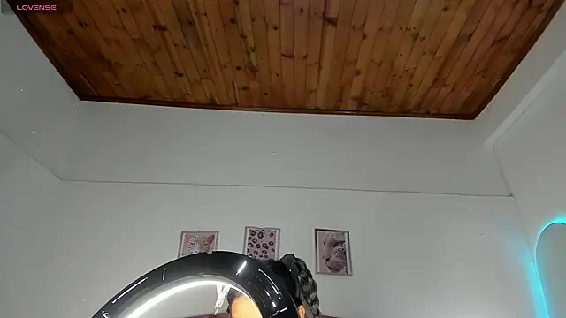 luna velveth online show from April 2026 10:38:02 AM