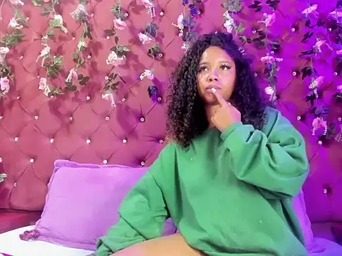 Lunaa Brunettee online show from February 2026 03:11:01 AM