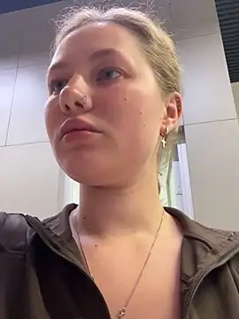 AsynaYuuki online show from February 2026 06:50:01 PM