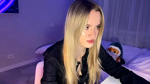 Between Eeys online show from March 2026 04:21:01 PM