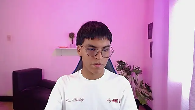 Maecum18 online show from April 2026 09:12:02 PM