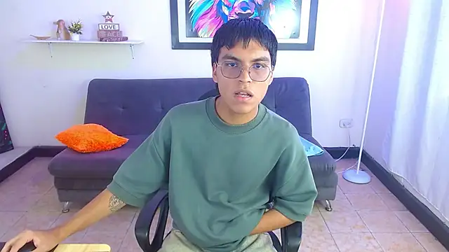 Maecum18 online show from April 2026 08:43:01 PM