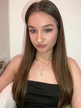 Green eyes lady online show from February 2026 05:22:02 PM