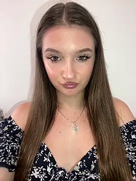 Green eyes lady online show from June 2026 01:56:02 PM