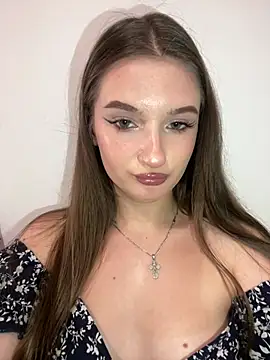 Green eyes lady online show from July 2026 05:04:02 PM
