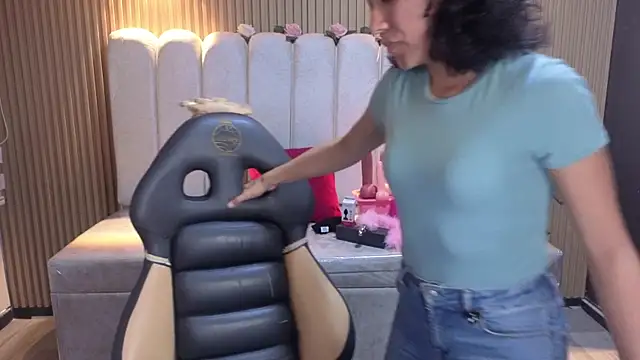 Lynn turner online show from April 2026 12:30:01 PM