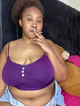 Snapshot of MeekyCurvyAss chatting on May 2026 12:09:02 PM MeekyCurvyAss online show from May 2026 12:09:02 PM