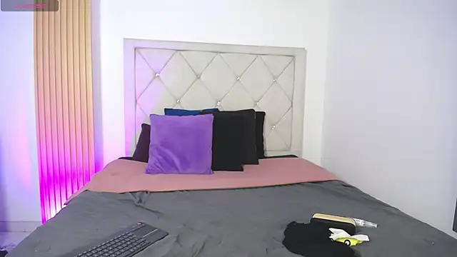 Luna Millers online show from April 2026 04:04:01 AM