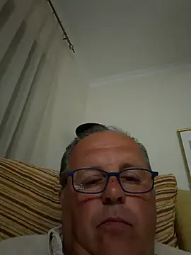 Snapshot of YachtCaptain10 chatting on May 2026 10:04:02 PM YachtCaptain10 online show from May 2026 10:04:02 PM