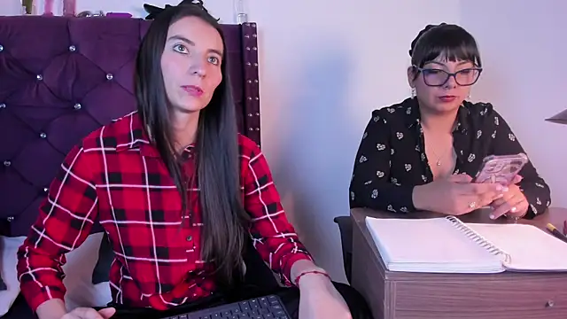 Valkiria-and-Dione online show from February 2026 07:40:01 PM