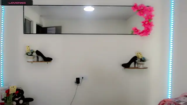 NathalialLooes online show from April 2026 05:22:01 AM