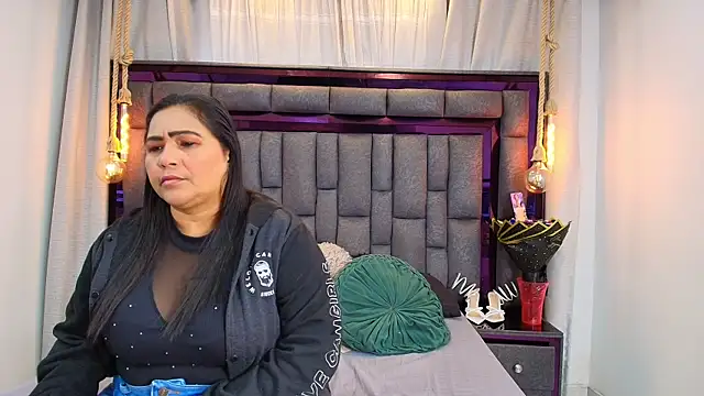 Snapshot of Karina_Mendoza chatting on May 2026 12:00:01 PM Karina Mendoza online show from May 2026 12:00:01 PM