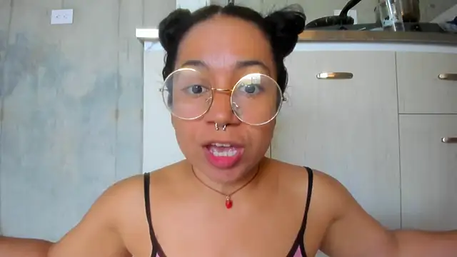 chiarafustox online show from April 2026 03:21:02 PM