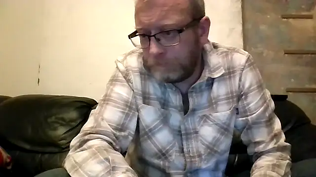 Snapshot of UnshodSixties chatting on May 2026 01:13:01 AM UnshodSixties online show from May 2026 01:13:01 AM