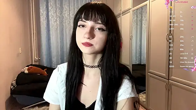 UrBabeLuna online show from April 2026 04:04:02 PM