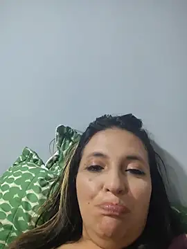 KENDRA-HONEY online show from May 2026 04:09:01 AM