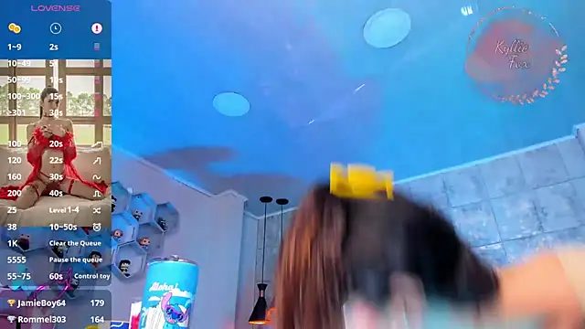 Snapshot of kylliefox_ chatting on March 2025 04:56:02 PM kylliefox online show from March 2025 04:56:02 PM