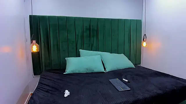 Amber-Horney online show from April 2026 02:33:02 PM