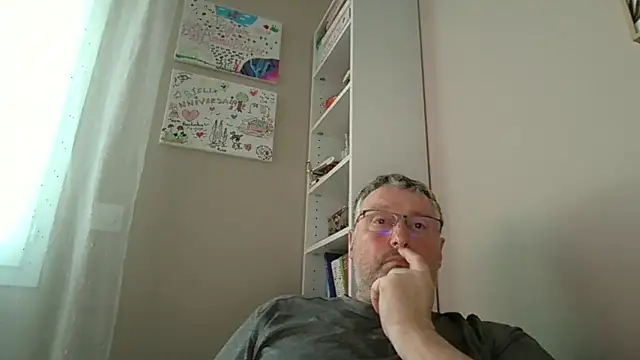 doudou310 online show from February 2026 05:03:01 PM