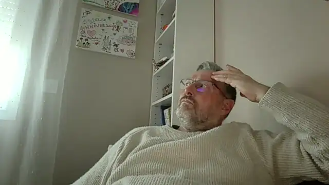 doudou310 online show from March 2026 05:18:02 PM