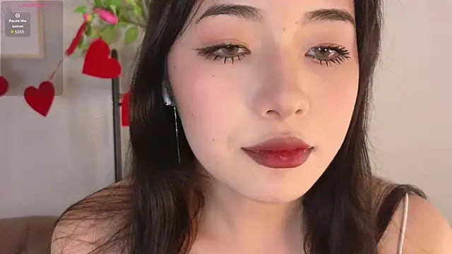 Snapshot of Noiry_Vuvez chatting on May 2026 08:10:02 PM Noiry Vuvez online show from May 2026 08:10:02 PM