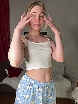 LovelyMiu online show from April 2026 07:58:01 PM