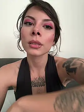 Isalove99 online show from April 2026 07:10:01 PM