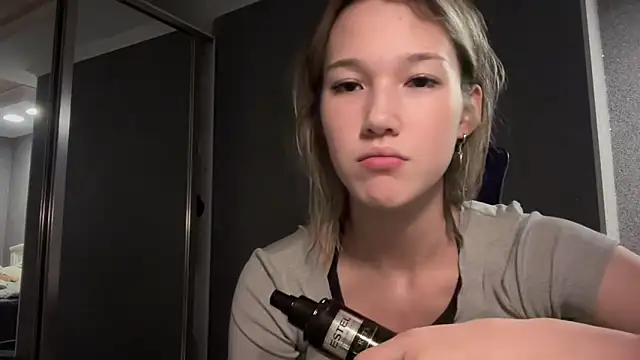 lilXdomiii online show from April 2026 12:47:02 PM