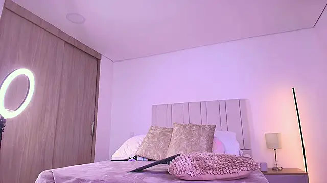 Anna-Lynn online show from April 2026 01:42:02 AM