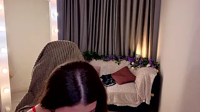 LunarDreamm online show from March 2026 01:51:03 PM