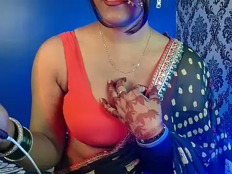 Hotginni4 online show from February 2026 03:22:01 PM