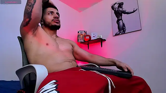 LiamReigns  online show from April 2026 10:01:01 PM