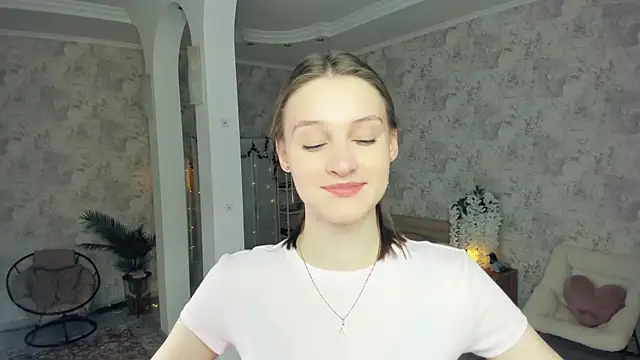 LianneBynon online show from April 2026 08:50:02 AM