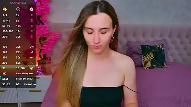 Snapshot of JasminUqueen chatting on June 2026 01:15:02 AM JasminUqueen online show from June 2026 01:15:02 AM