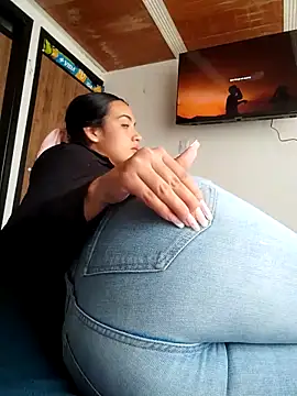cynliu online show from April 2026 06:25:01 PM