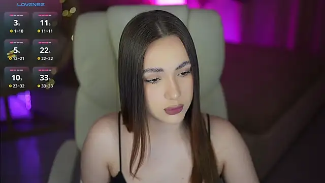 OliviaMoore  online show from April 2026 07:05:02 PM