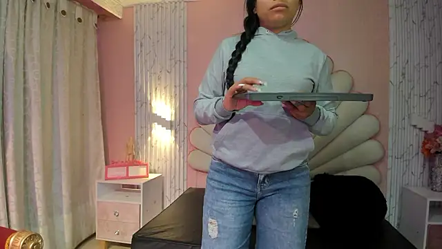 Kateemos online show from March 2026 02:45:01 PM