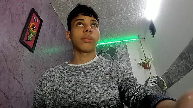 sexyboys cutexx18 online show from February 2026 09:13:01 PM