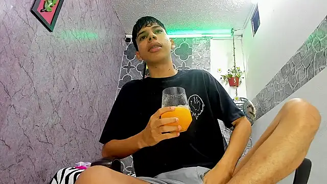 sexyboys cutexx18 online show from February 2026 10:14:02 PM