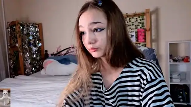 HoneyComfy online show from April 2026 02:19:01 PM