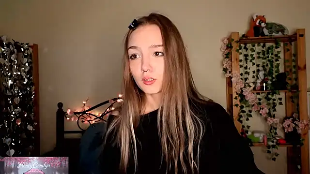 HoneyComfy online show from May 2026 01:40:01 PM