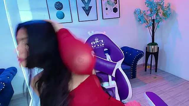 Maddie T18 online show from April 2026 12:09:02 PM